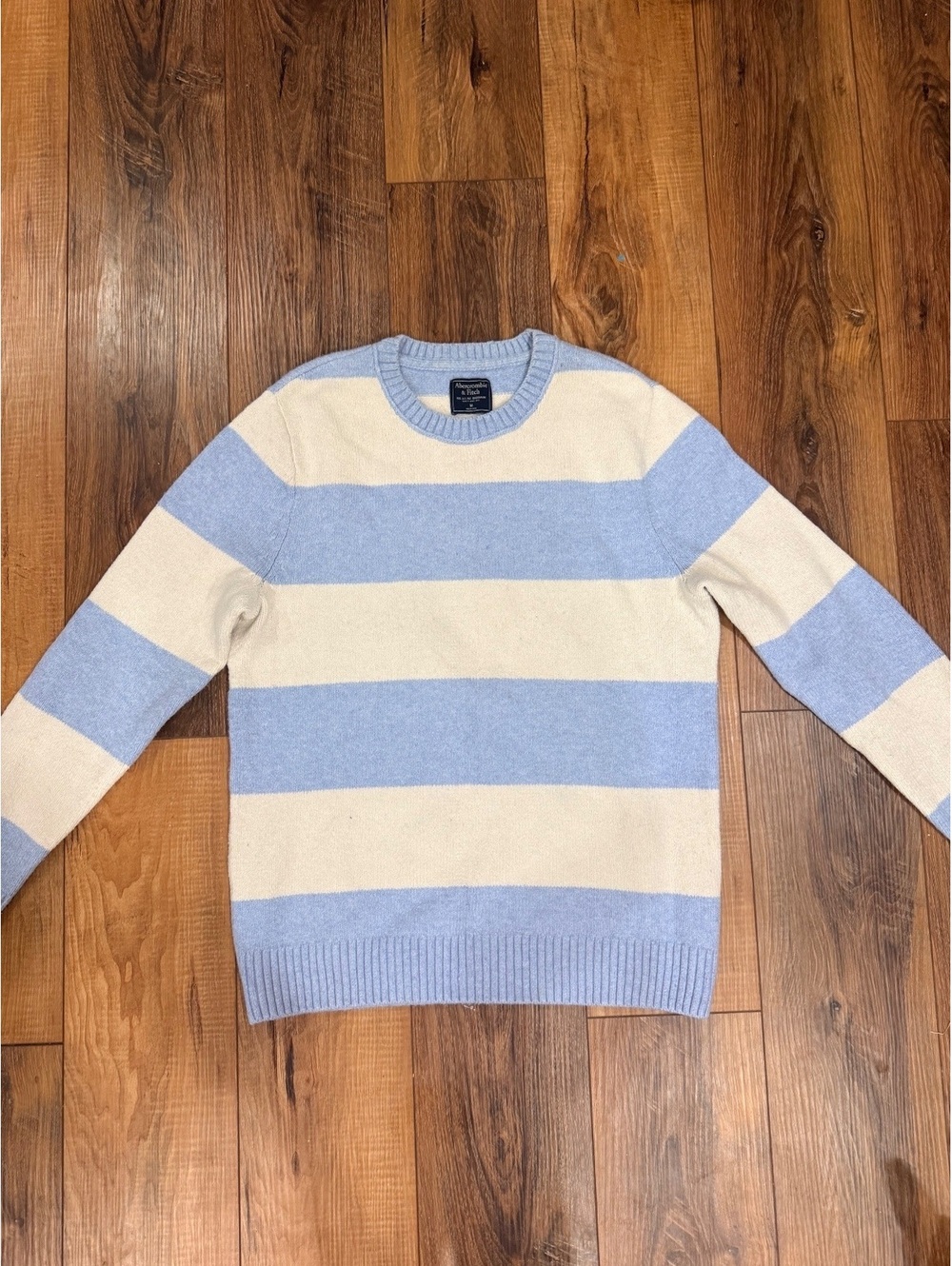 Abercrombie & Fitch Women’s Medium Blue and White Striped Sweater